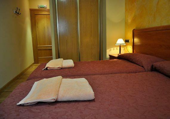 Hostal Puerta Del Valle La Cistérniga Extérieur photo